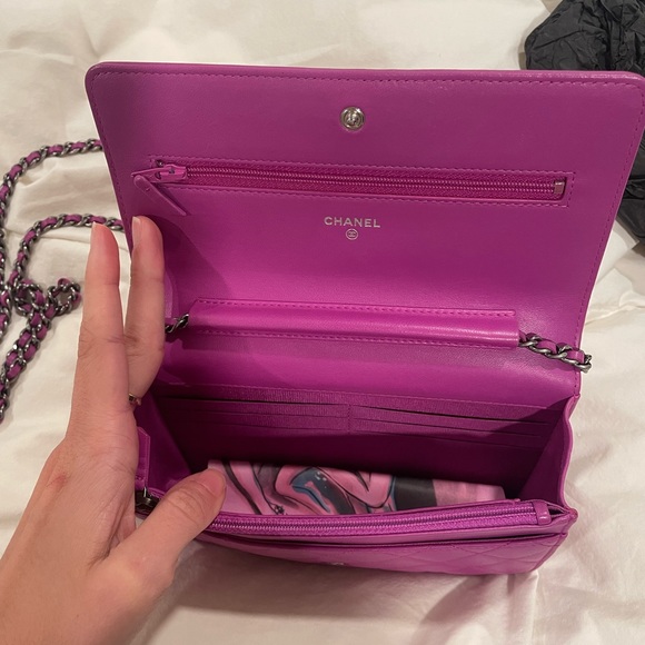 Chanel lambskin boy wallet on chain purse. WOC in magenta- great condition! - Picture 6 of 7